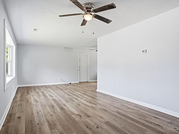 5th image of 2527 Washington Ave