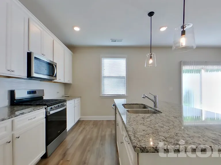 83 Leyland Ct — Photo 5