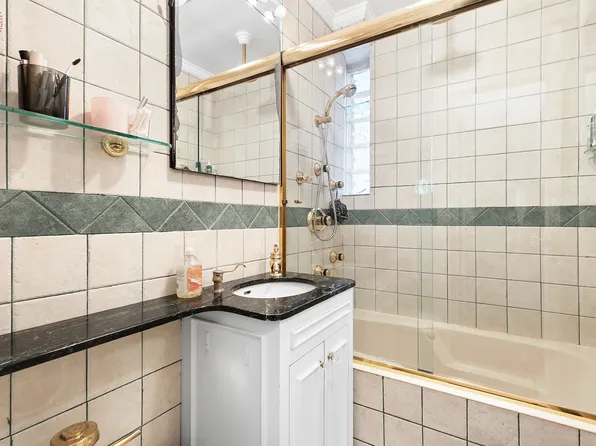 152 East 35th Street 5G image 5 of 6