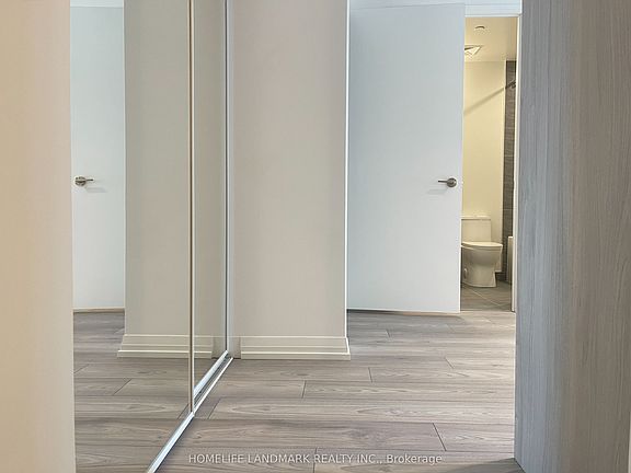 2nd image of 400 King St W #604