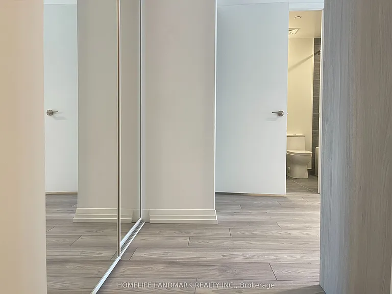 400 King St W #604 — Photo 2