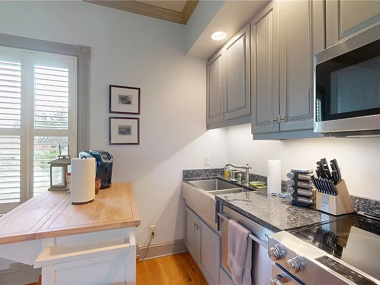 804 Howe St #B — Photo 9
