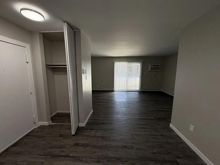 Broadway Crossing Apartments — Photo 14