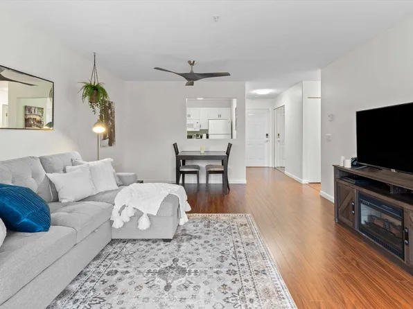 27358 32nd Ave #210, Langley, BC V4W 0C8