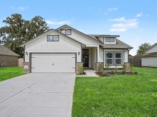 2247 Riveroaks Dr, West Columbia, TX 77486