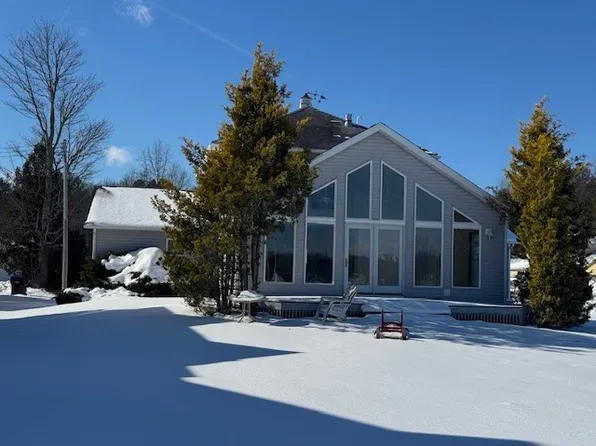 10716 Aldina Dr, Conneaut Lake, PA 16316
