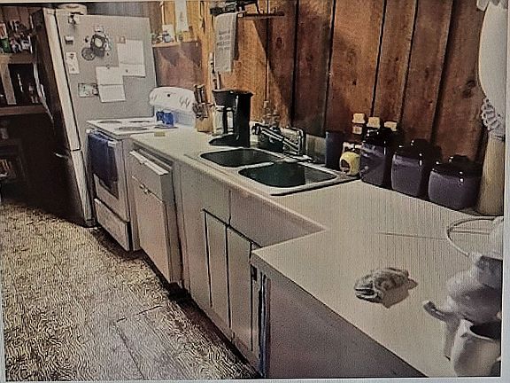 4th image of 1941 Bluff Mountain Rd