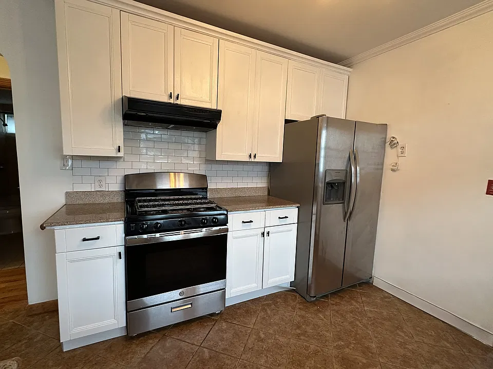 25 Hume Ave #1