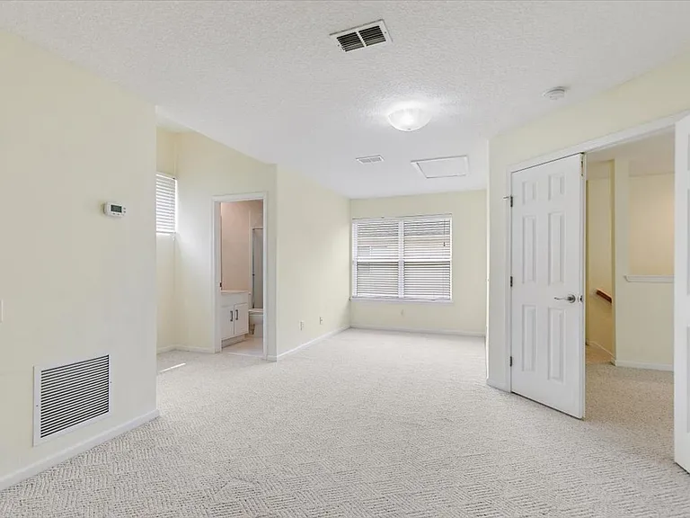 8884 Hampton Landing Dr E — Photo 26