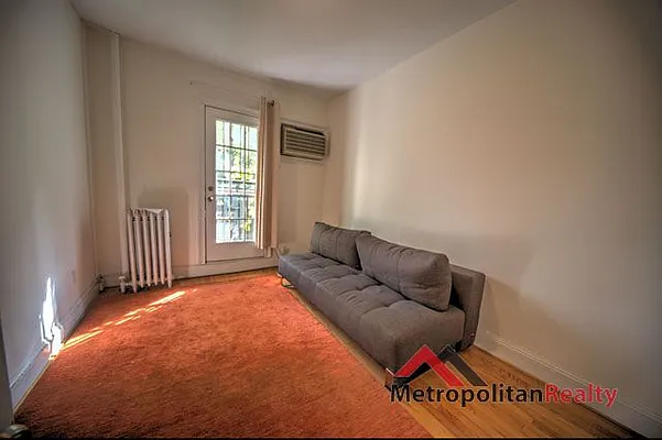 Rented by Metropolitan Realty | media 20