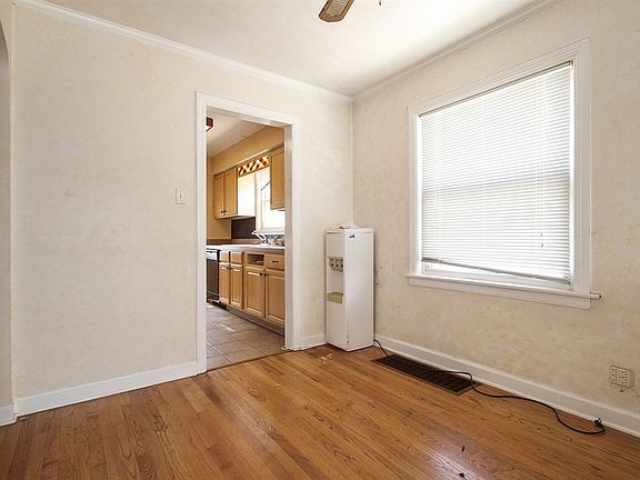 4th image of 7301 W Touhy Ave