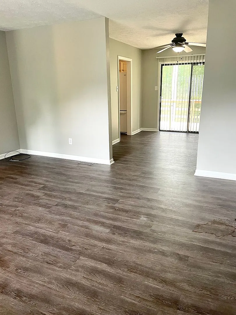 Gorgeous 3 bedroom 2.5 bath home in Farragut school district — Photo 3