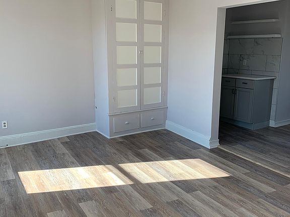 2nd image of 18 Crawford St Floor 3