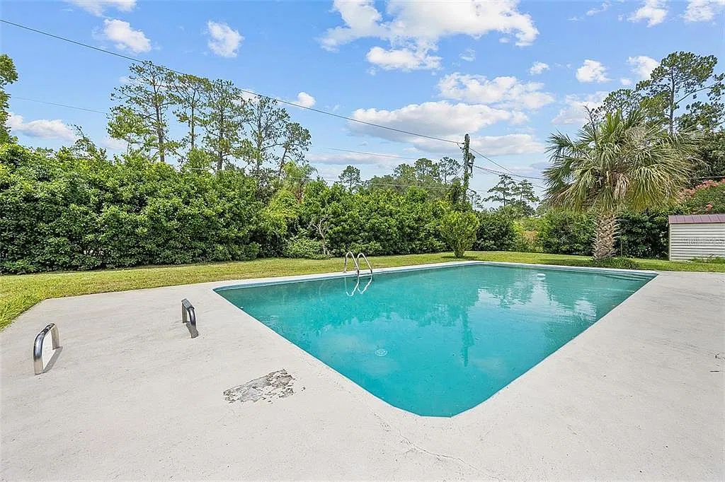 4 bed, 2.0 bath, 2112 sqft, $3,200 — Photo 2
