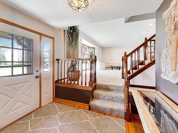 2nd image of 507 Ridgewood Ln