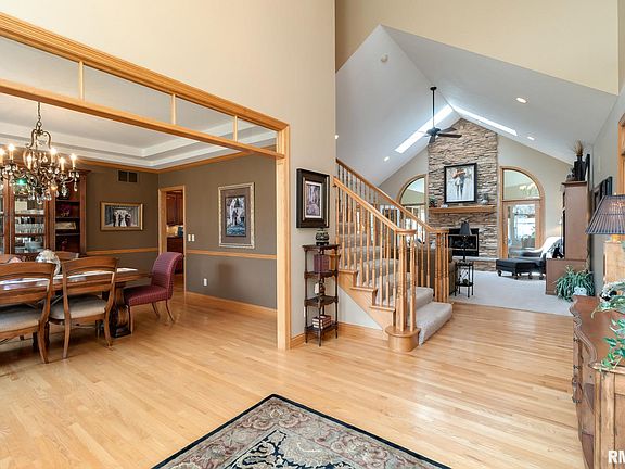 4th image of 13 Oakmont Dr