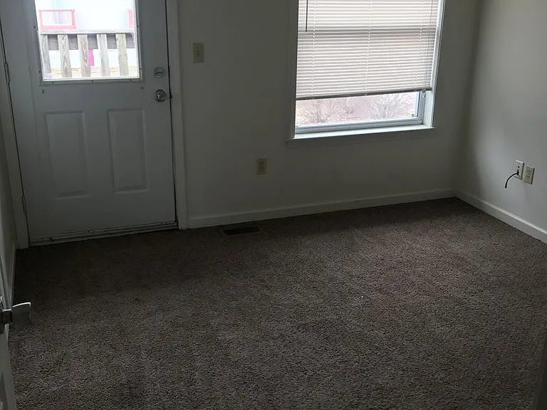 506 S Poplar St — Photo 27