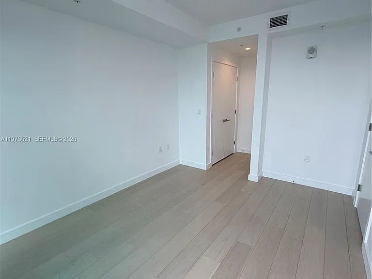 9201 E Bay Harbor Dr #303 — Photo 14