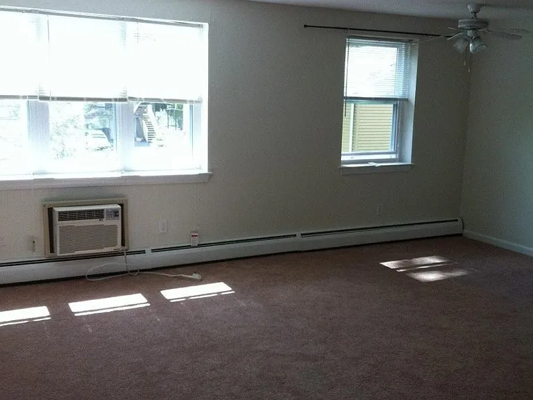 70 W Beacon St — Photo 10