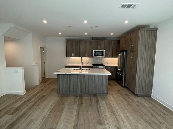 5th image of 1230 W Bushell St