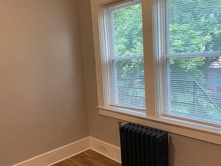 445 Post Ave — Photo 4