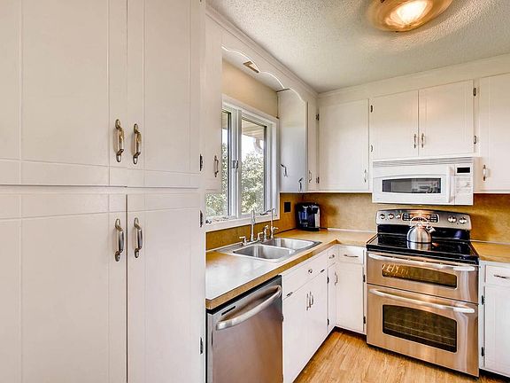 4th image of 27290 Vergus Ave