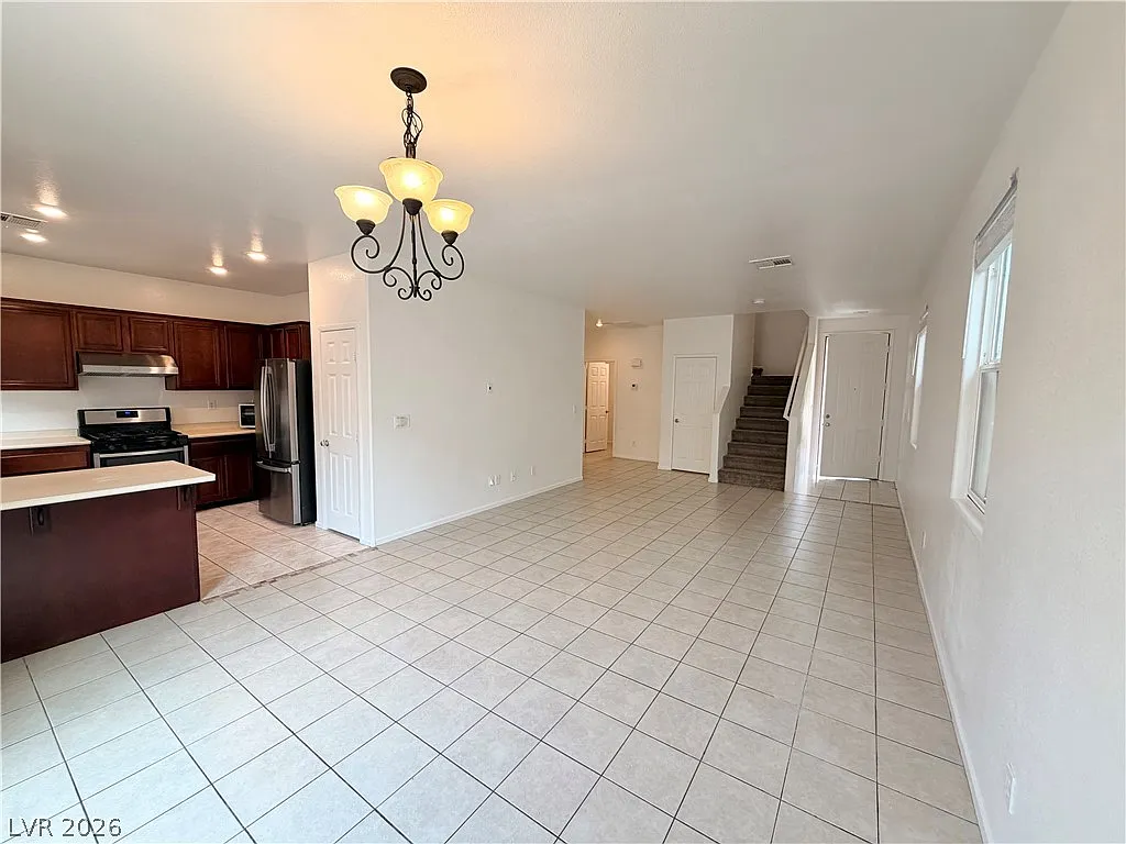 4 bed, 2.5 bath, 2039 sqft, $2,100 — Photo 4