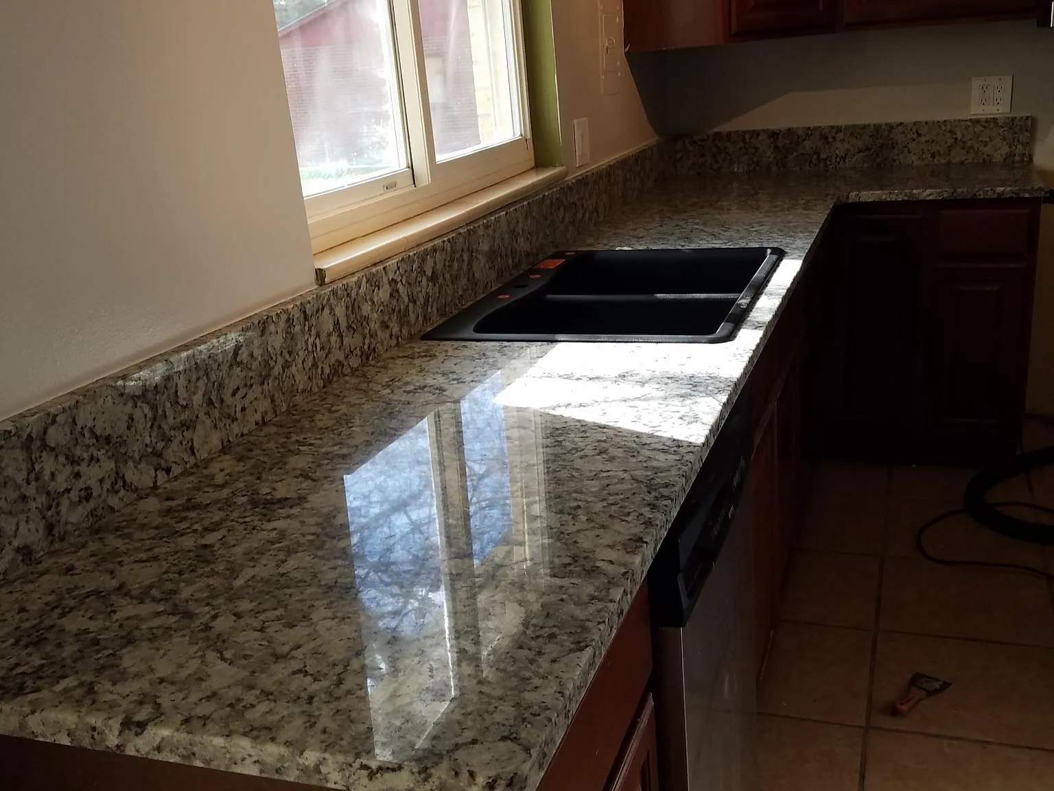 5 bed, 2200 sqft, $3,400 — Photo 2