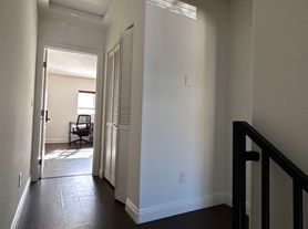1360 W 24th St