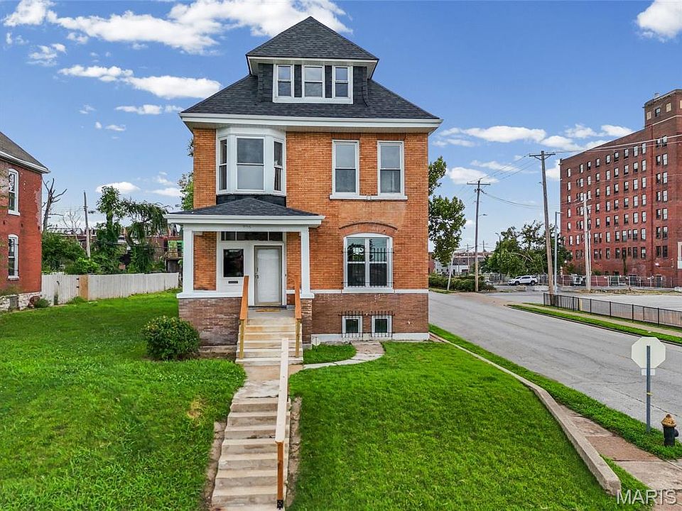 1st image of 736 Aubert Ave