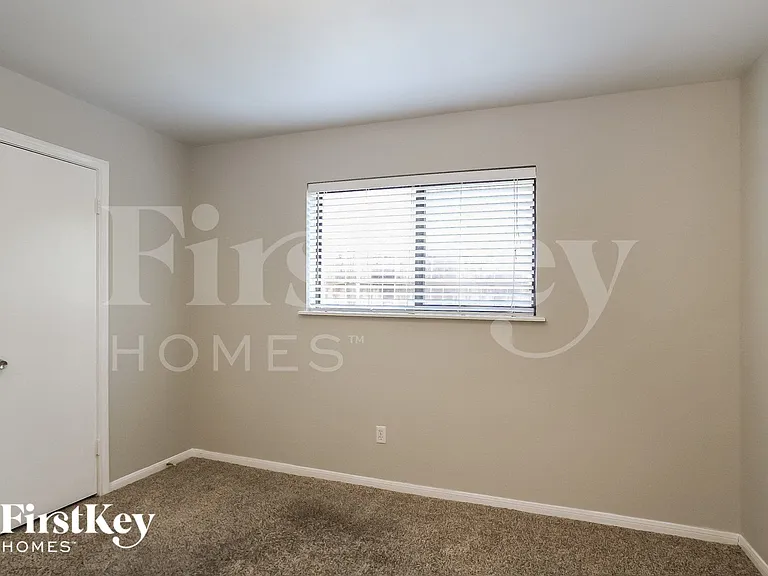 3811 Fernglade Dr — Photo 11