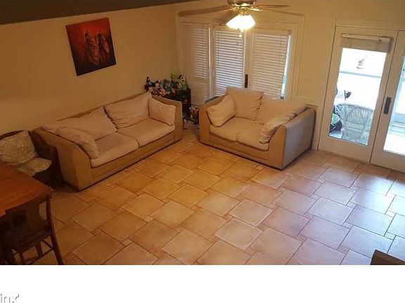 205-A10121873_401_22