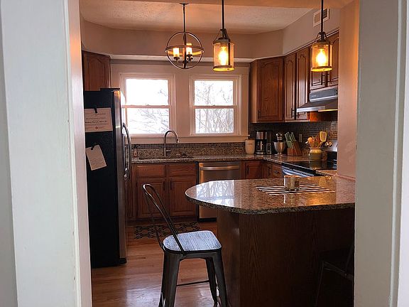 2nd image of 939 E Main St