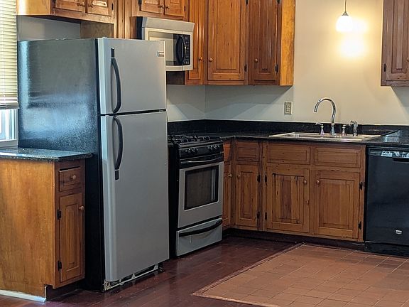 5th image of 1016 N Robertson St