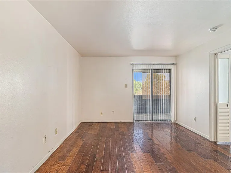 3045 Walnut Bend Ln #33 — Photo 9