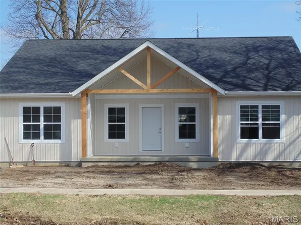 916 N Locust St, Litchfield, IL 62056