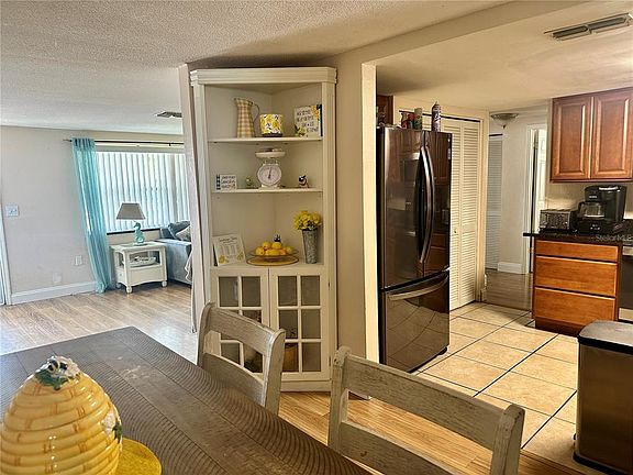 4th image of 7917 Foxwood Dr