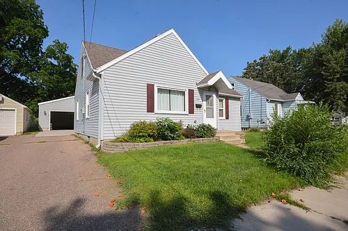 415 15th Ave NE Photo 1
