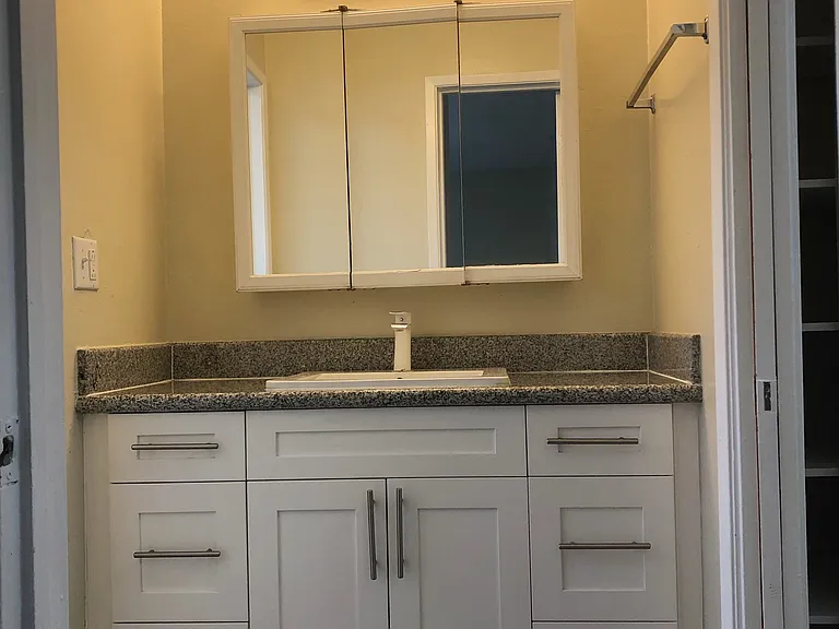 2515 Benvenue Avenue — Photo 30