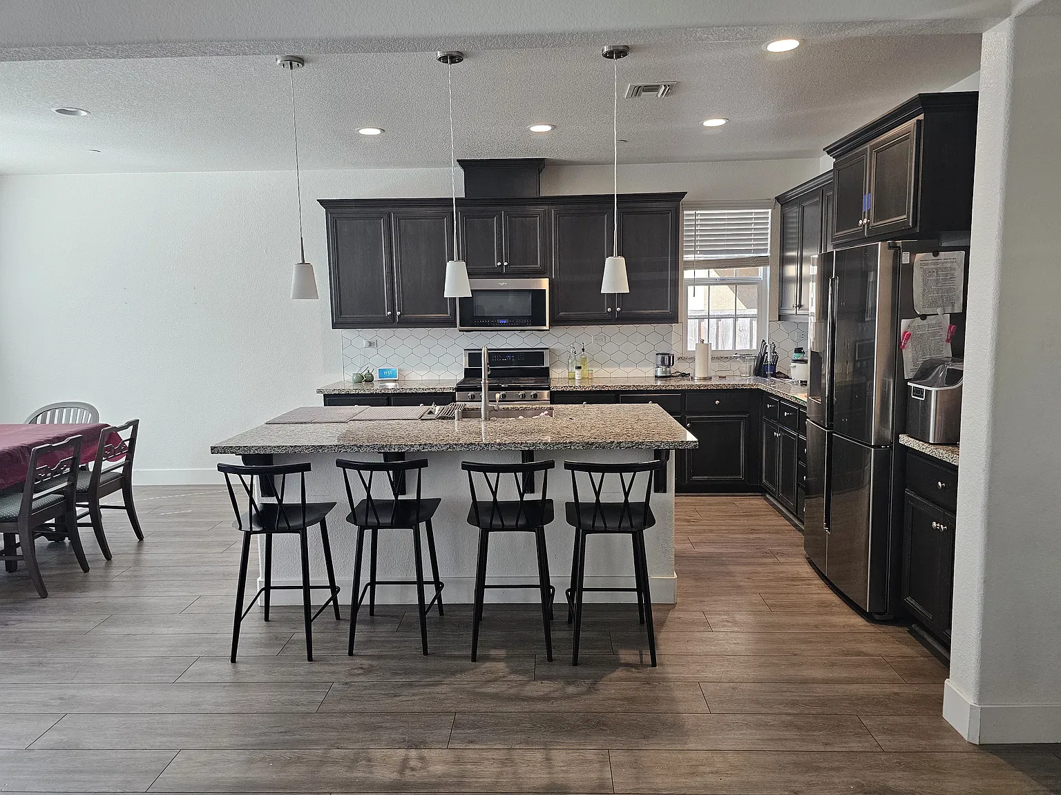 4 bed, 2342 sqft, $4,500 — Photo 4