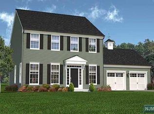 3 Bares Ct, Little Ferry, NJ 07643