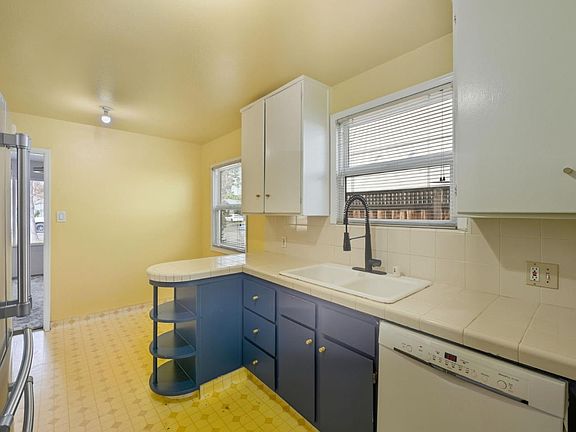 4th image of 1234 Sandra Dr