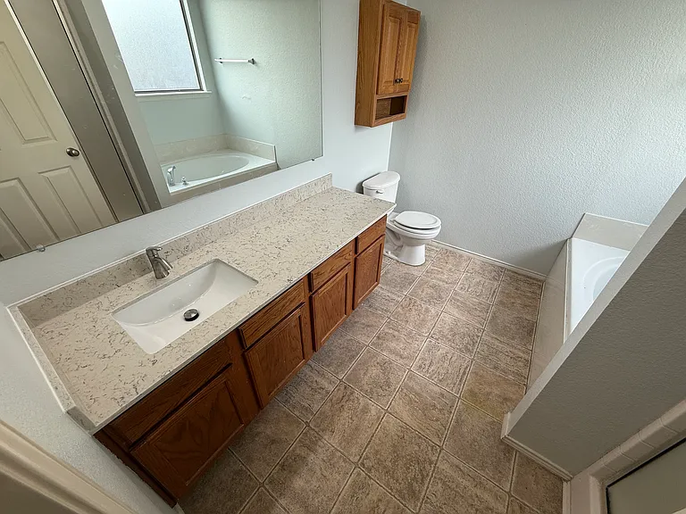 2417 Forest Creek Dr — Photo 11