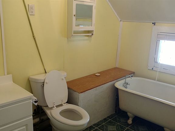 upstairs bath-- clawfoot tub