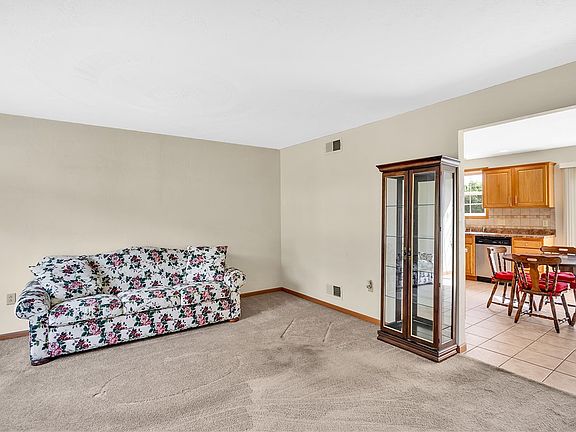 5th image of 913 N 2nd St