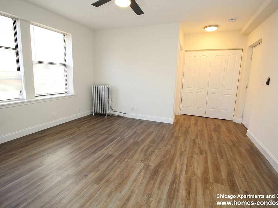 1st image of 3933 N Clarendon Ave #2