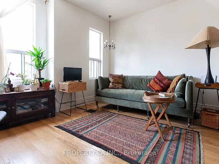 13 Hook Ave #UPPER — Photo 4