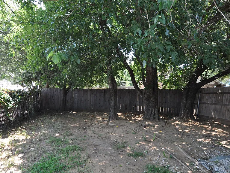 2034 Oakwood Ct — Photo 11