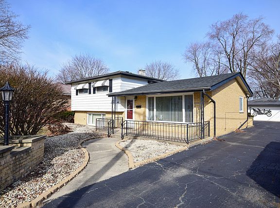 2nd image of 224 E Hirsch Ave