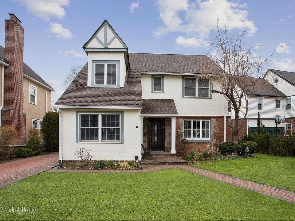 1st image of 10 Loel Ct